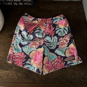 Vineyard Vines boys printed chappy swim trunks